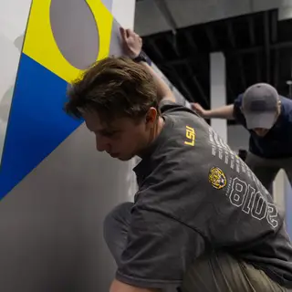 signage install
